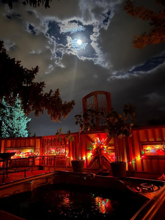 Mystic Portal 420 Guesthouse โคโลราโดสปริงส์ ภายนอก รูปภาพ