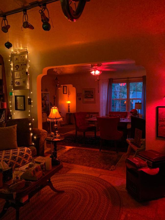 Mystic Portal 420 Guesthouse โคโลราโดสปริงส์ ภายนอก รูปภาพ