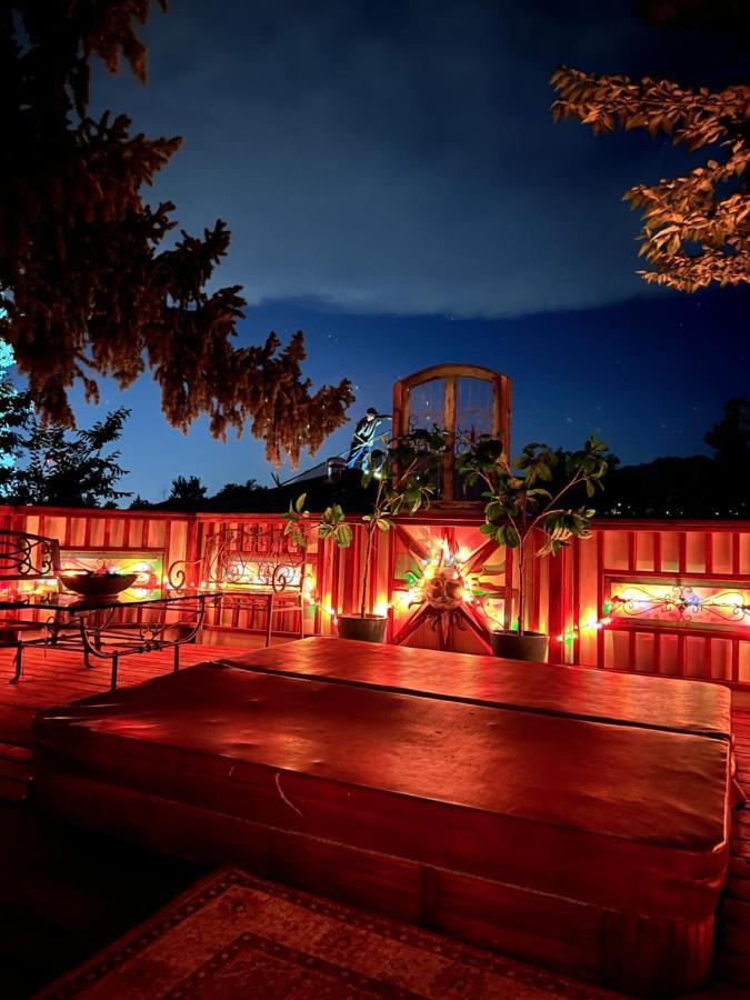 Mystic Portal 420 Guesthouse โคโลราโดสปริงส์ ภายนอก รูปภาพ