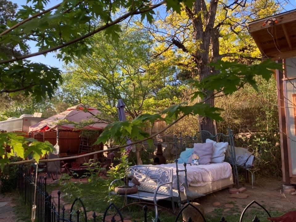 Mystic Portal 420 Guesthouse โคโลราโดสปริงส์ ภายนอก รูปภาพ