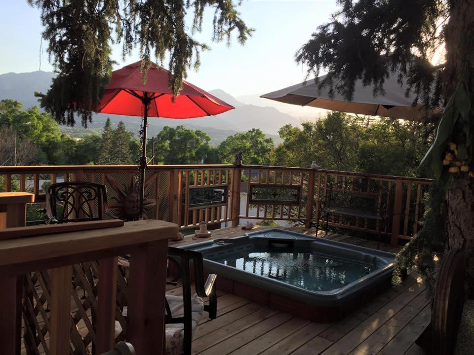 Mystic Portal 420 Guesthouse โคโลราโดสปริงส์ ภายนอก รูปภาพ